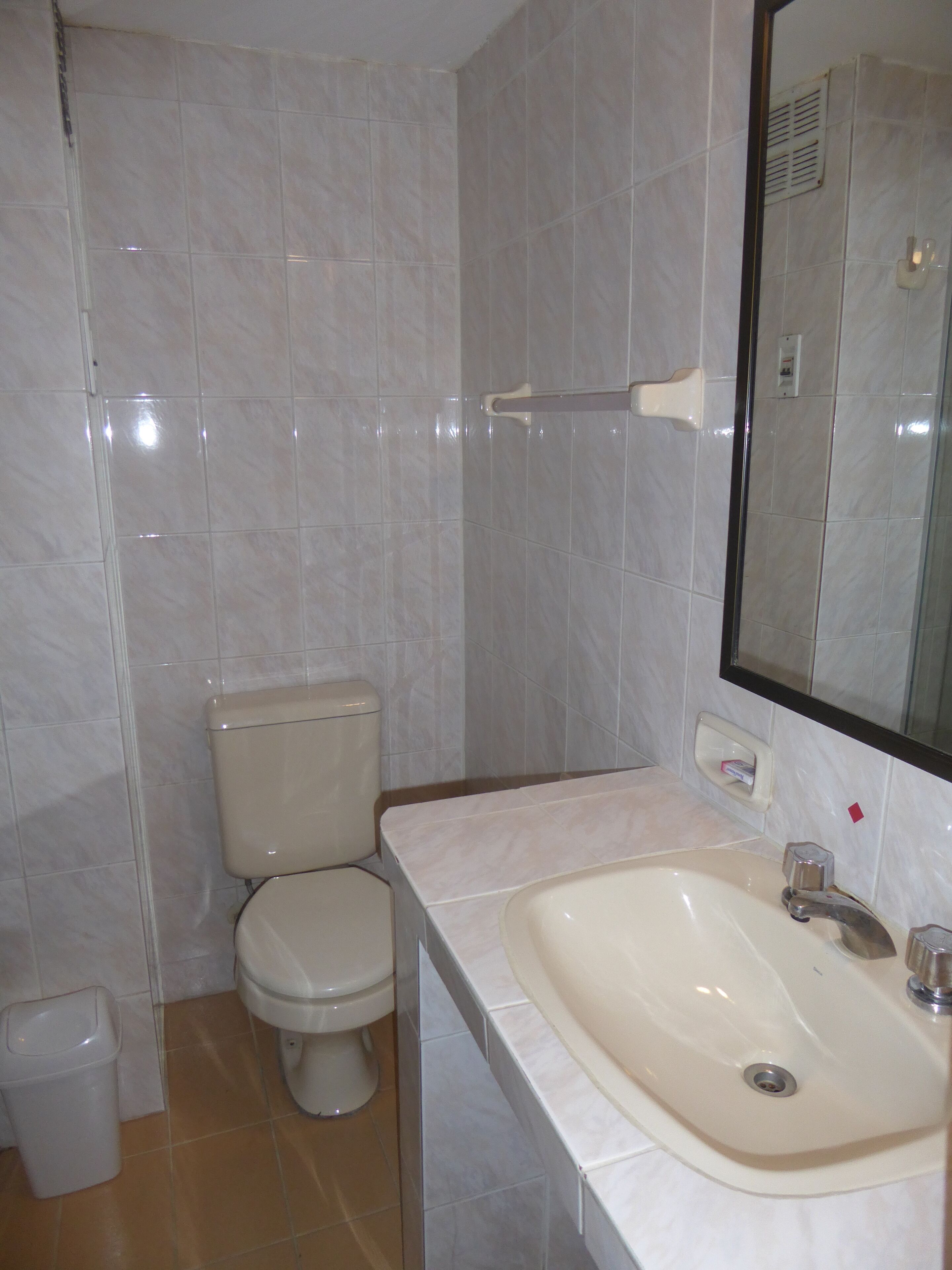 deluxe double room, 1 queen bed, city view | bathroom | shower, hair dryer, towels