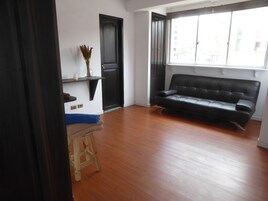 Junior-Studiosuite, 1 King-Bett und Schlafsofa | Zimmersafe, kostenloses WLAN, Bettwäsche