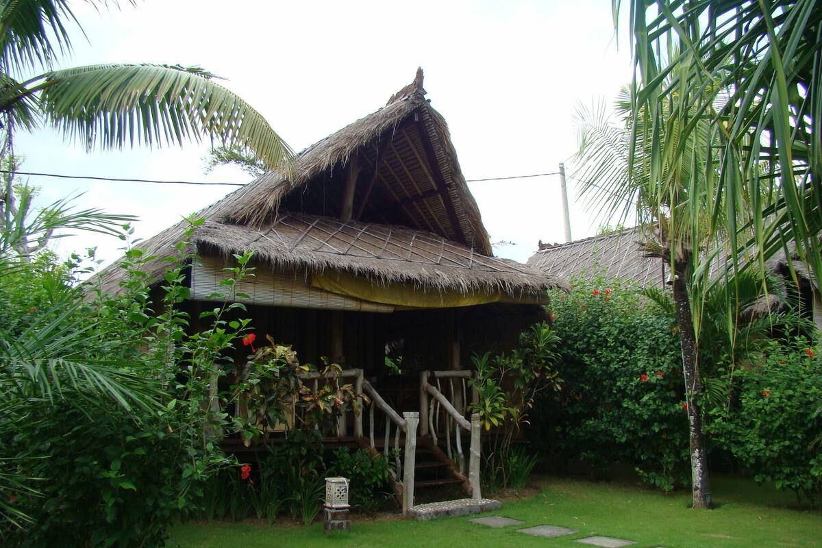 Bungalow (Cold Water) | In-room safe, desk, cribs (free), WiFi (free)
