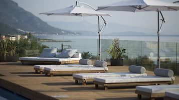 Outdoor pool, pool umbrellas, sun loungers