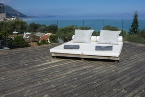 야외 수영장, 수영장 파라솔, 일광욕 의자