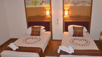 Deluxe Twin Room, 2 Twin Beds | Premium bedding, minibar, rollaway beds