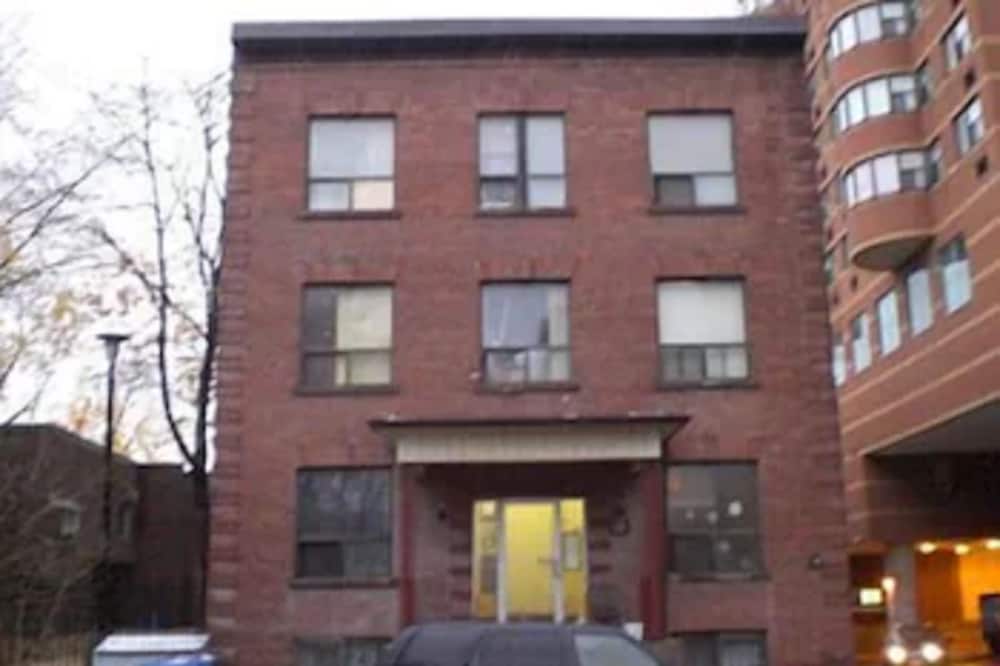 University Apartment - Campus Accommodation