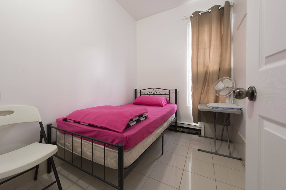 Single Room 1 single Bed Shared Bathroom
