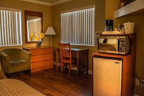 Deluxe Room, 2 Queen Beds | Individually decorated, individually furnished, desk, blackout curtains - Maple Leaf Motel (Shady Cove)