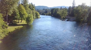 Exterior - Maple Leaf Motel (Shady Cove)