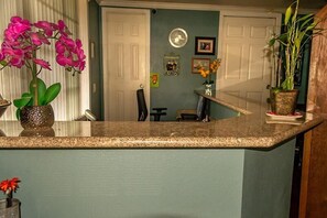 Reception - Maple Leaf Motel (Shady Cove)