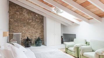 Superior tweepersoonskamer | Luxe beddengoed, een minibar, verduisterende gordijnen