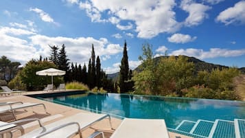 Outdoor pool, sun loungers