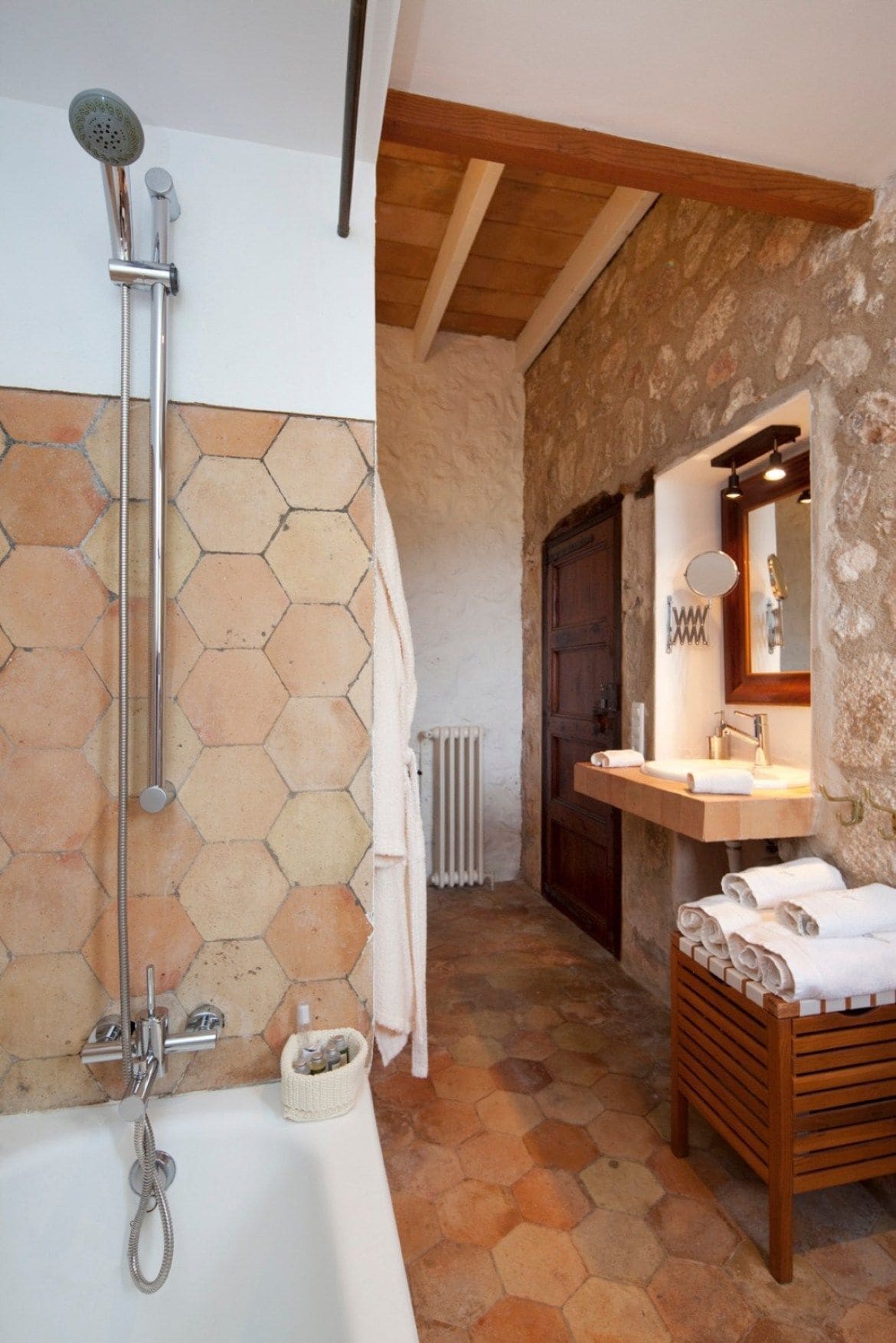 superior double room, terrace | bathroom | free toiletries, hair dryer, bathrobes, towels