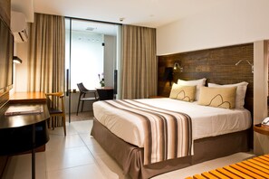 Quarto Standard Silence - No Windows | Minibar, in-room safe, desk, blackout curtains - Ritz Hotel Leblon (Rio de Janeiro)