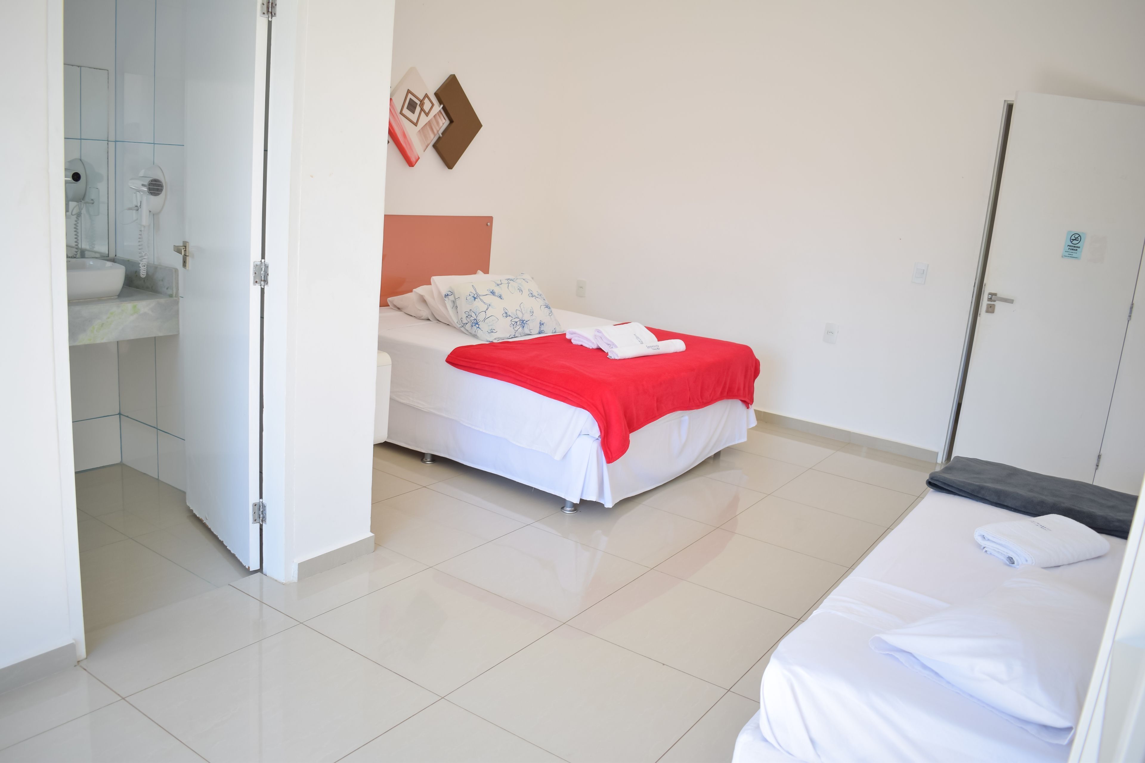 Minibar, wifi gratis y ropa de cama 