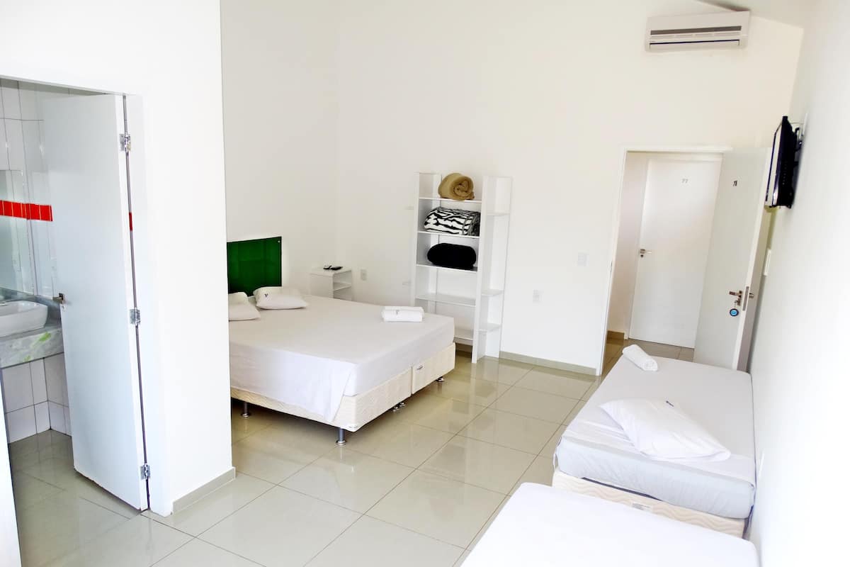 Minibar, Wi-Fi gratis, dan seprai linen