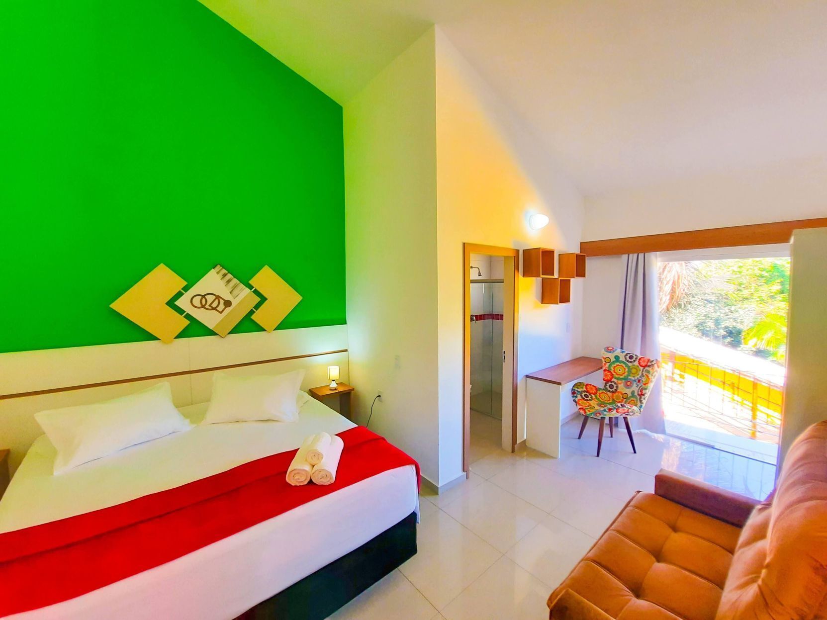 Minibar, wifi gratis y ropa de cama 