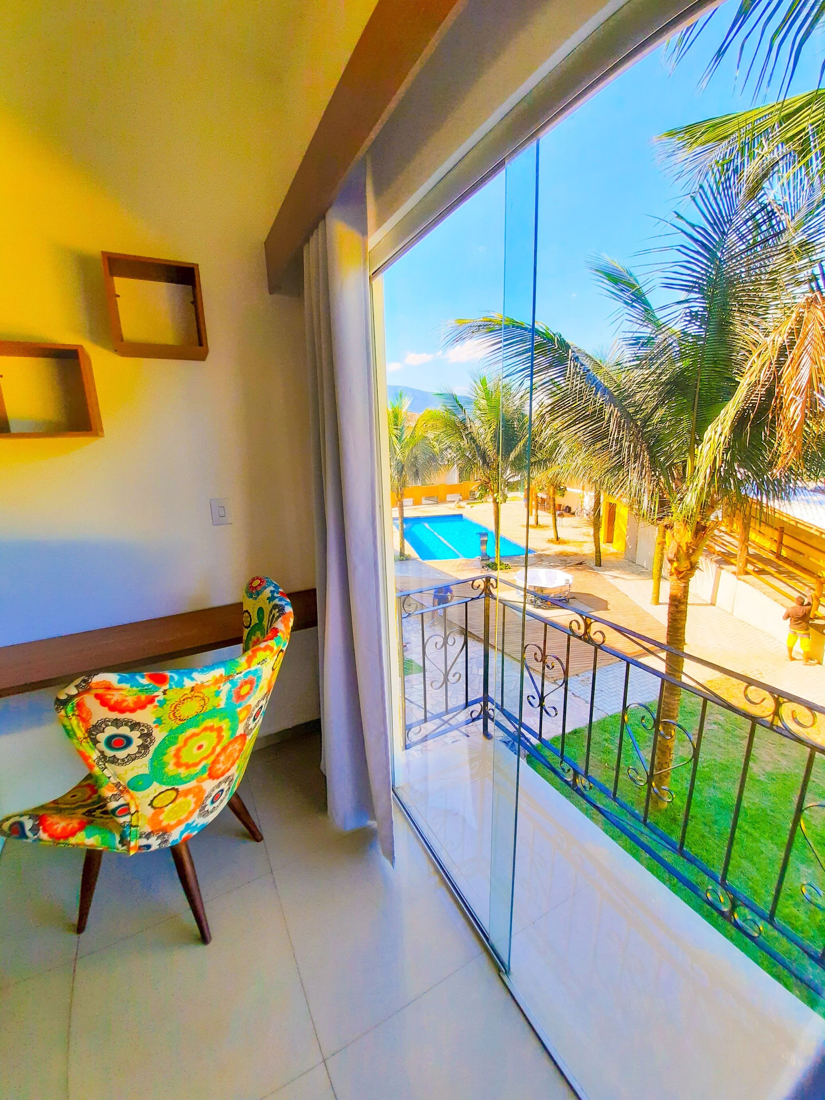 Minibar, wifi gratis y ropa de cama 
