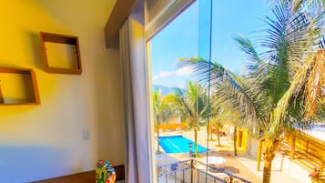 Minibar, wifi gratis y ropa de cama