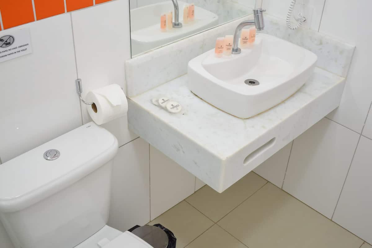 1 bedroom, minibar, free wifi, bed sheets