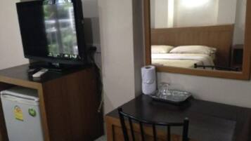 Triple Room | Living area | 32-inch TV with cable channels