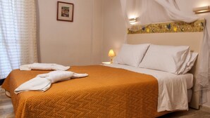 Studio | Living area | Flat-screen TV - Veroniki Studios & Apartments (Corfu)