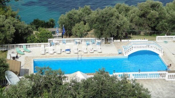 Seasonal outdoor pool, sun loungers - Veroniki Studios & Apartments (Corfu)
