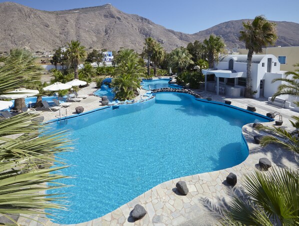 Outdoor pool, pool umbrellas, sun loungers - Fenix Collection (Santorini)