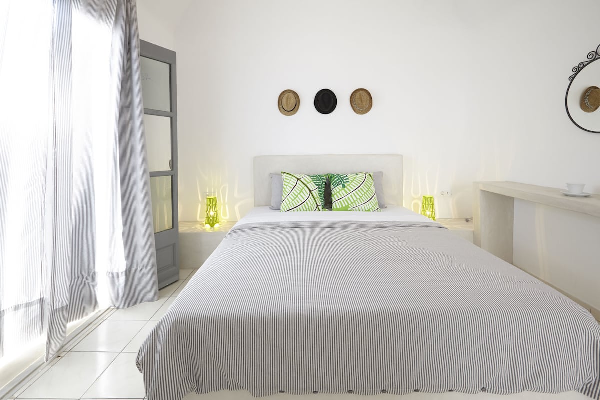 Minibar, in-room safe, free cribs/infant beds, free rollaway beds
