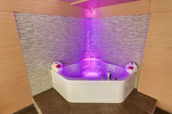 Studio, 1 King Bed, Jetted Tub (Honeymoon Suite) | Jetted tub at Ocean Beach Palace Hotel and Suites