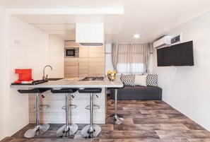 Cottage Deluxe Maxi | Private kitchen | Espresso maker, coffee/tea maker, electric kettle - Club Del Sole Tenuta Primero Grado Family Collection (Grado)