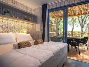 Suite Mediterranea (Pet Friendly) | Minibar, blackout drapes, free WiFi