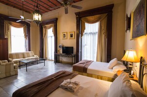 Suíte executiva, 2 camas de casal | Roupas de cama premium, cofres nos quartos