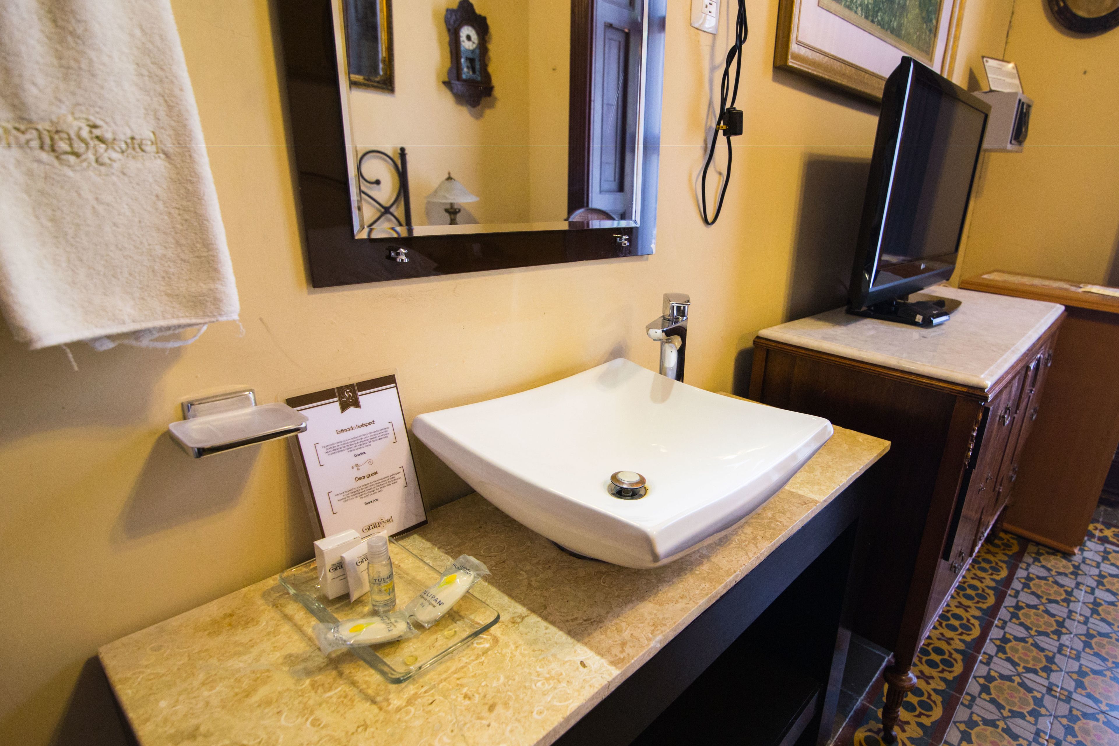 standard room, 1 double bed | premium bedding, in-room safe, iron/ironing board, free wifi