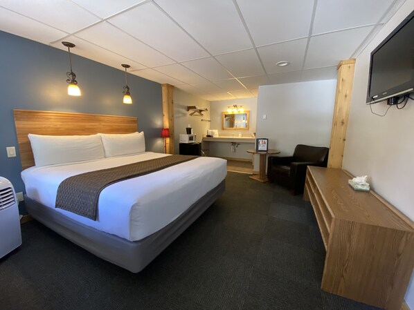 Room, 1 King Bed | Premium bedding, individually decorated, individually furnished - Timber Ridge Lodge (Ouray)