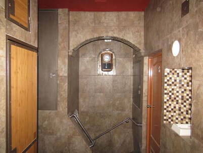 Hotel 1973