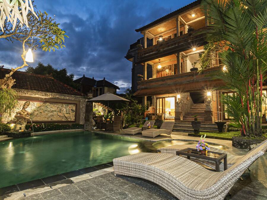 Outdoor pool, pool loungers