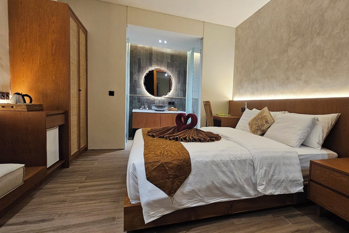 Deluxe Room | 1 bedroom, desk, free WiFi, bed sheets