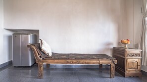 Deluxe Double Room Single Use, 1 King Bed | Desk, free WiFi, bed sheets - Kun - Kun Guest House Ubud (Ubud)