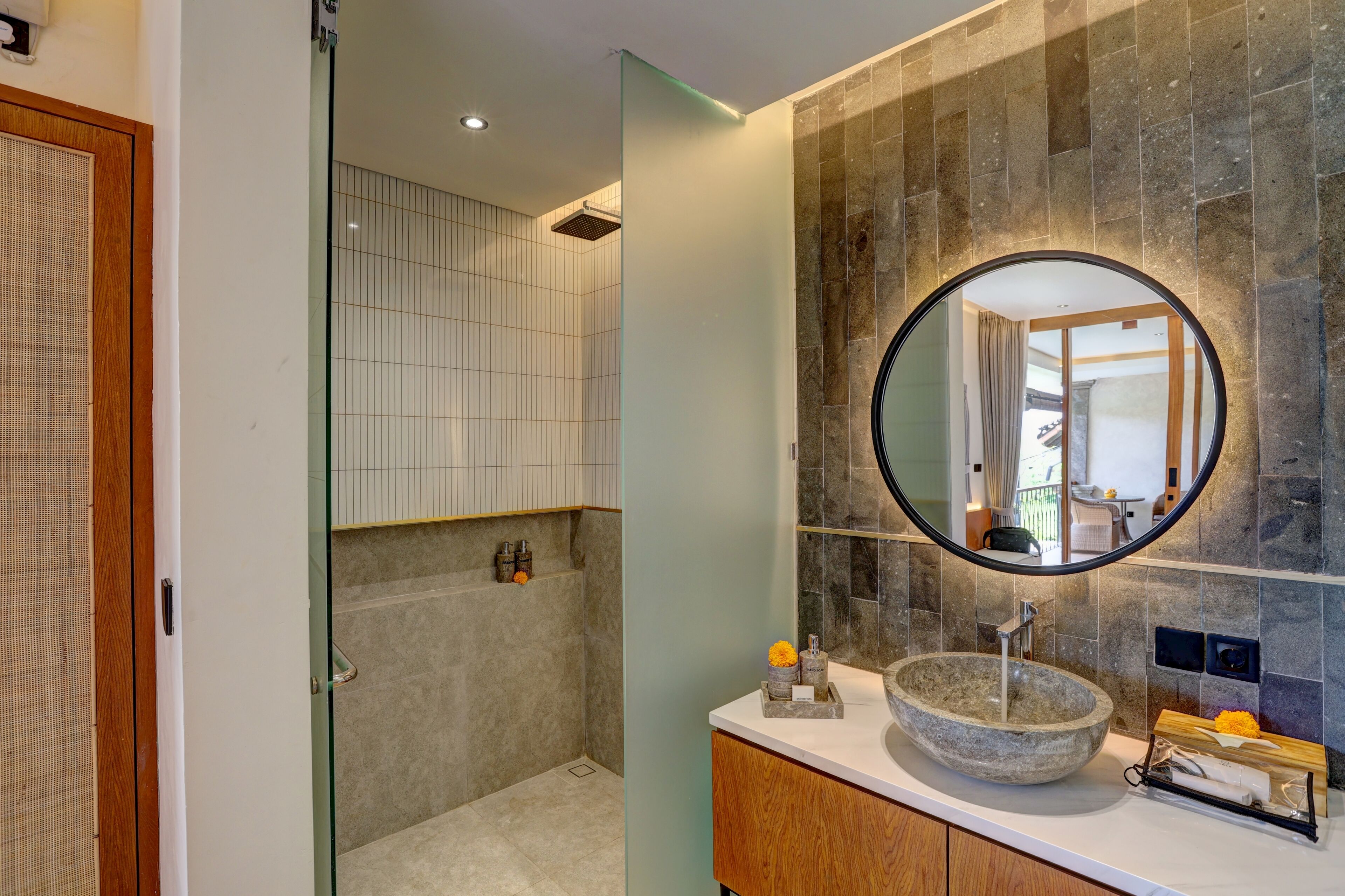 Deluxe-Zimmer | Badezimmer | Kostenlose Toilettenartikel, Haartrockner, Handtücher, Seife