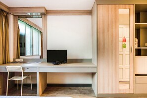 Premier Double Room | In-room safe, free WiFi - OYO 437 Hostel Na Nara (Bangkok)