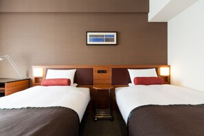 In-room safe, desk, bed sheets - MyStays Shin Urayasu Conference Center (Urayasu)