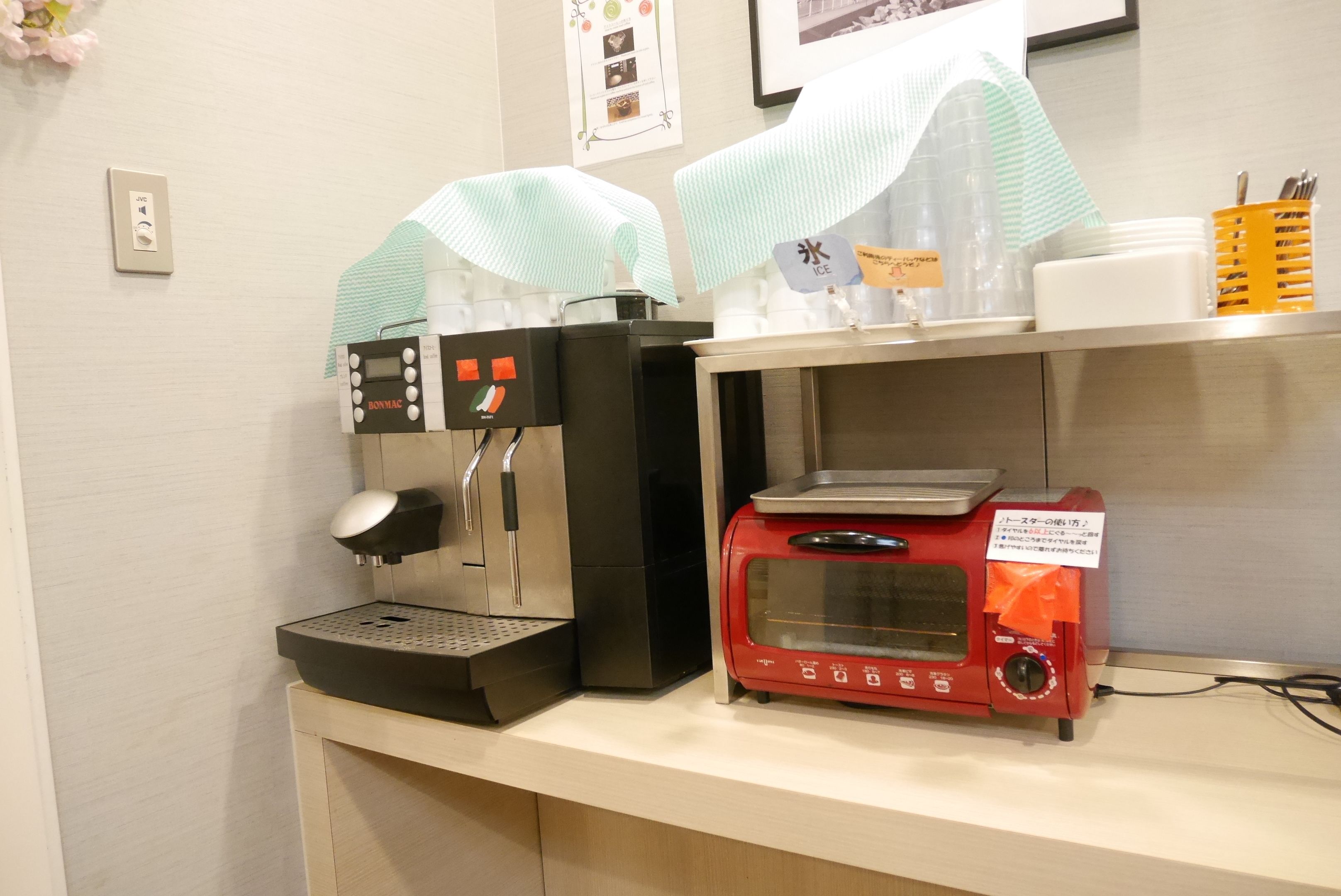 daily buffet breakfast (jpy 1100 per person)