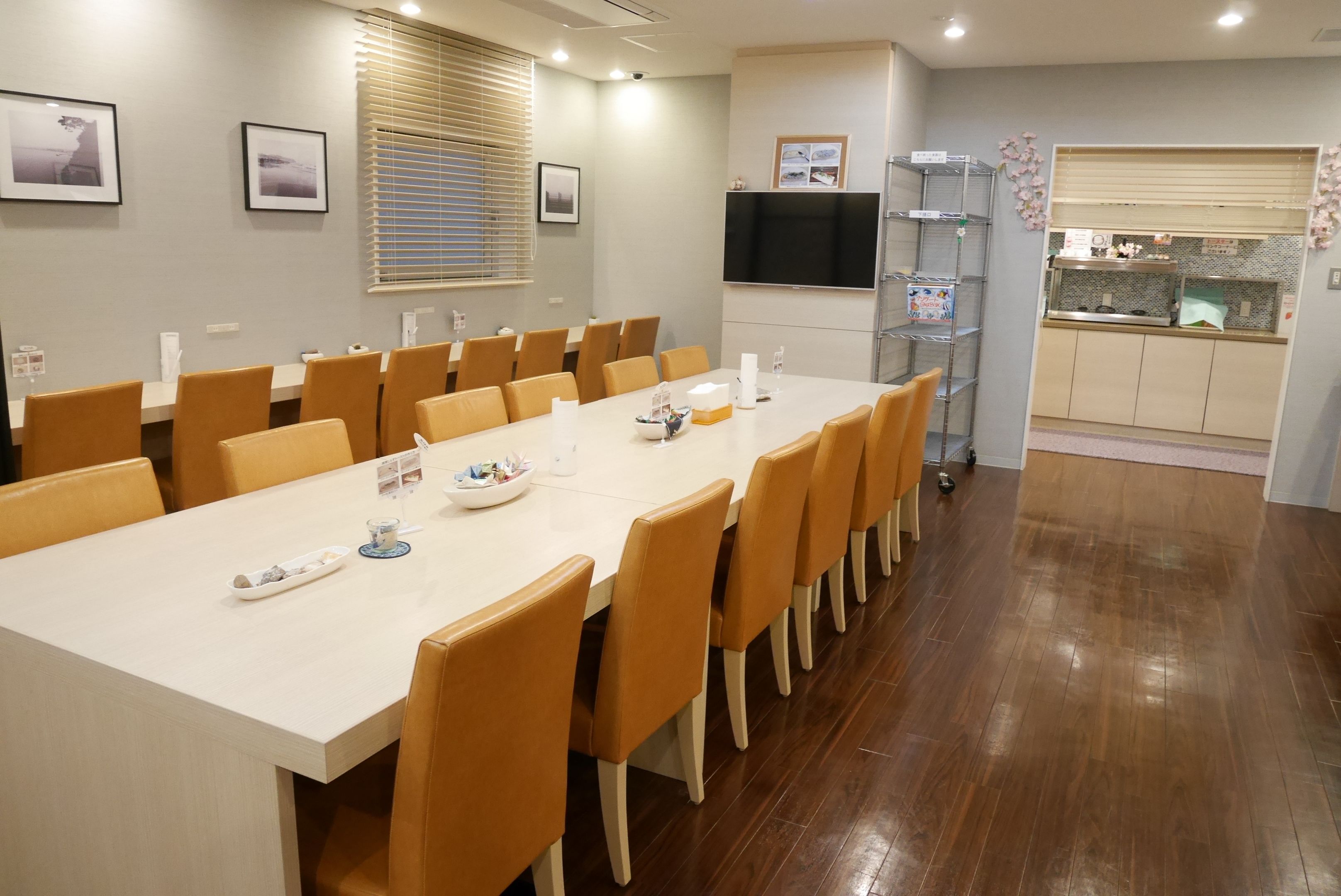 daily buffet breakfast (jpy 1100 per person)