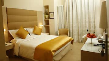 1 bedroom, Frette Italian sheets, premium bedding, down comforters