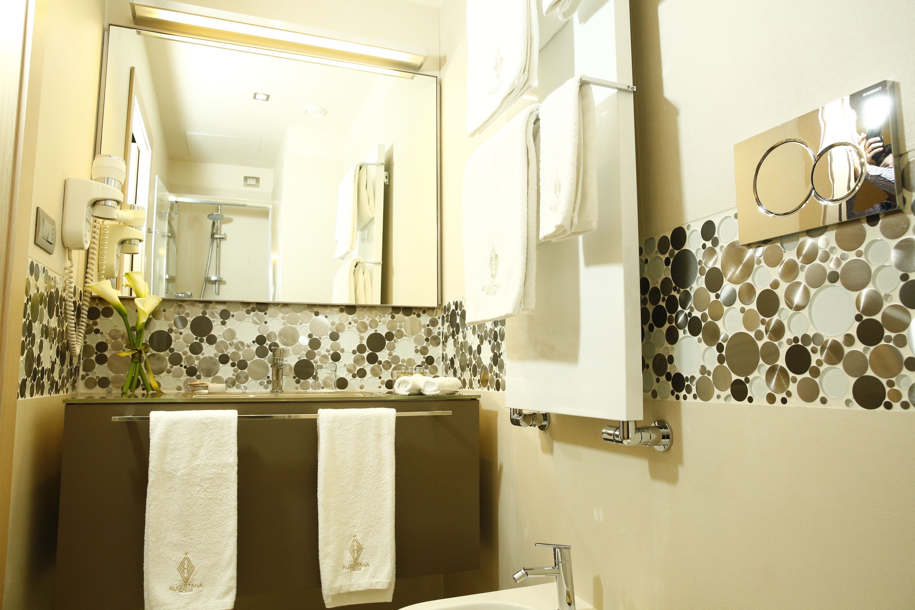 Foto - Augustana House and Suites