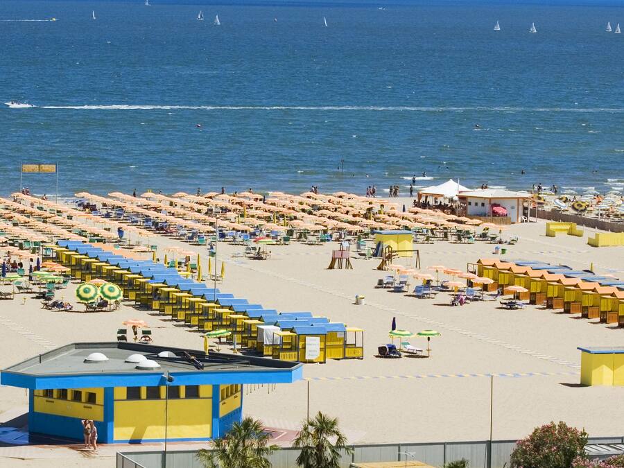 Privéstrand vlakbij, gratis strandhuisjes, ligstoelen, parasols