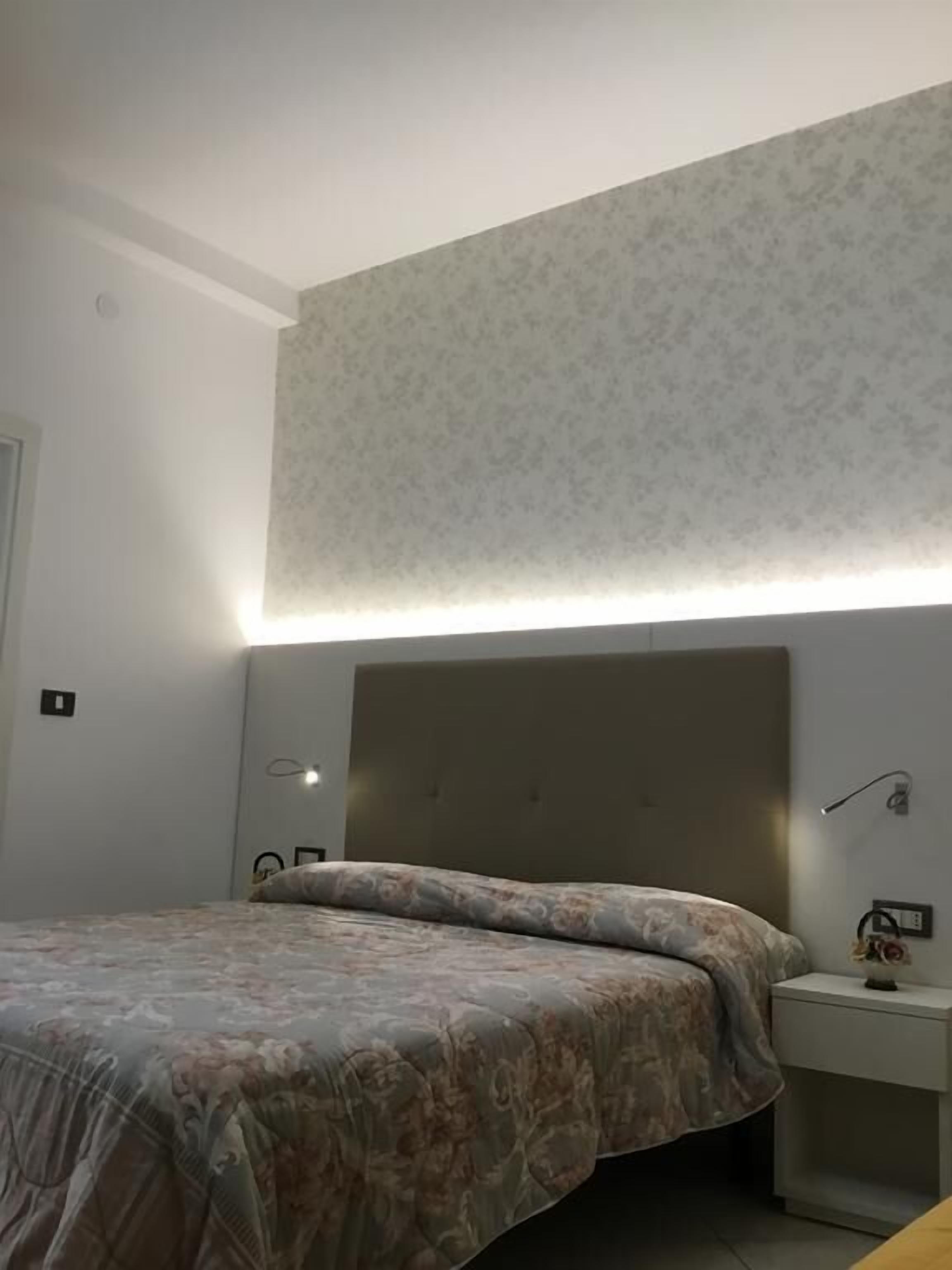 in-room safe, desk, bed sheets