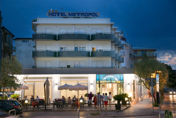 Front of property – evening/night - Hotel Metropol (Chioggia)