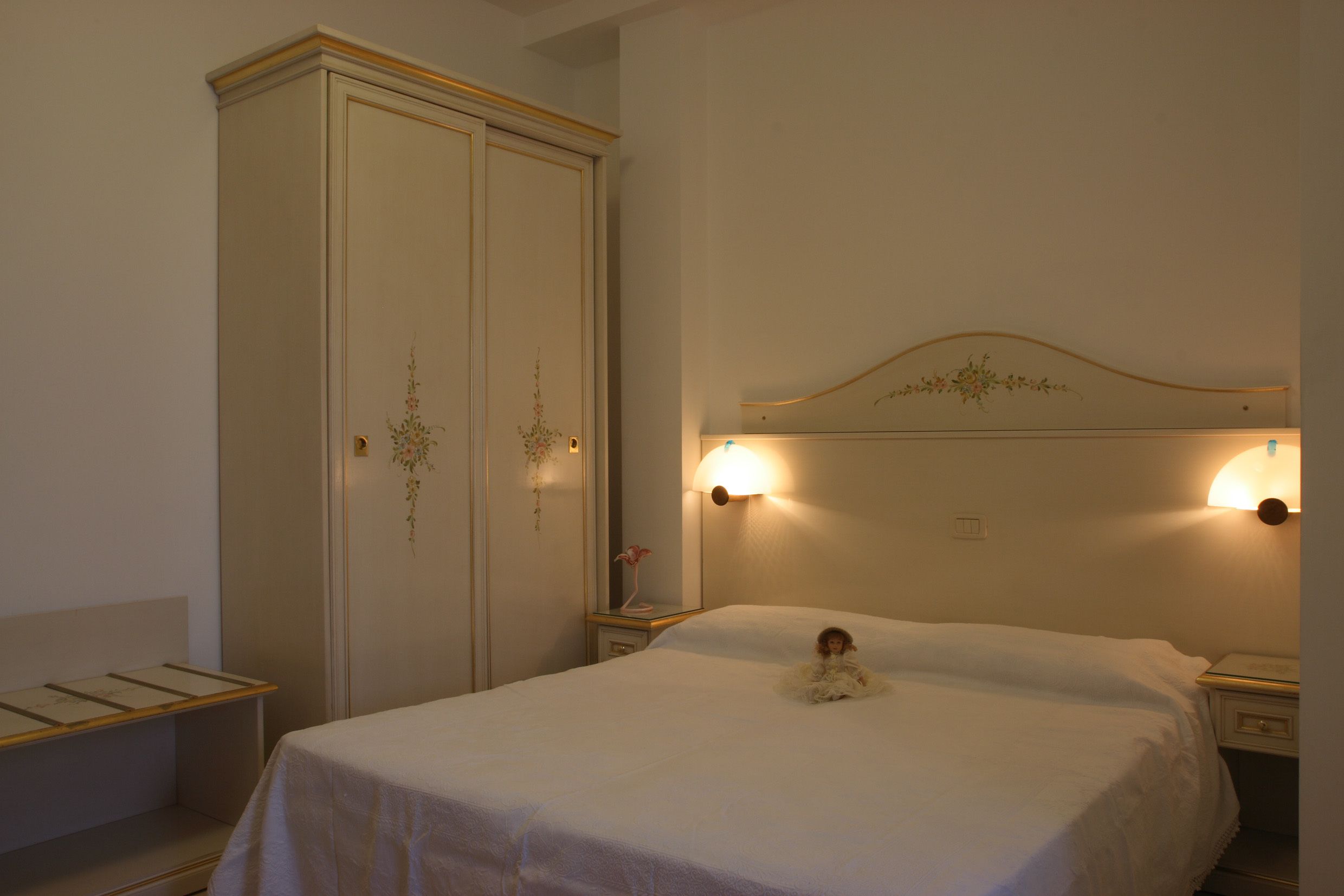 room, sea view | in-room safe, desk, bed sheets