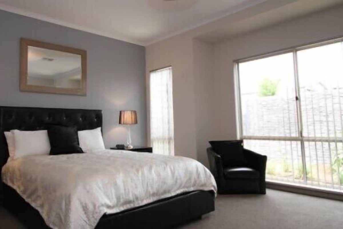 Deluxe villa, 4 slaapkamers (Chardonnay) | 3 slaapkamers, luxe beddengoed, een strijkplank/strijkijzer