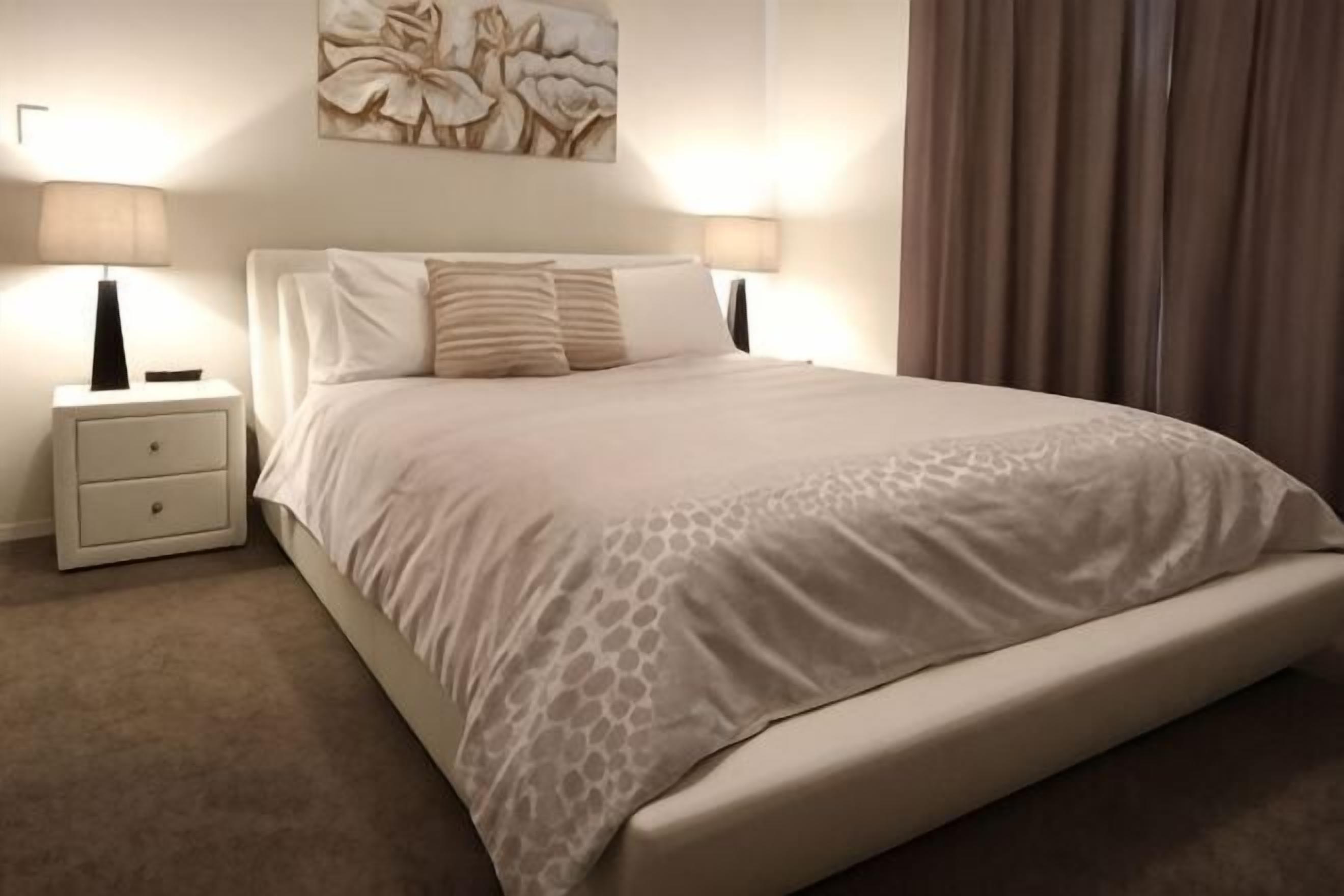 3 bedrooms, premium bedding, iron/ironing board, free cots/infant beds