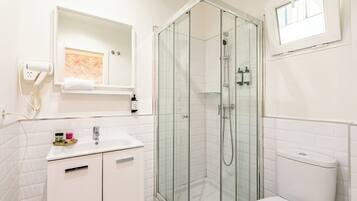Superior Triple Room | Bathroom | Shower, hair dryer, towels, soap